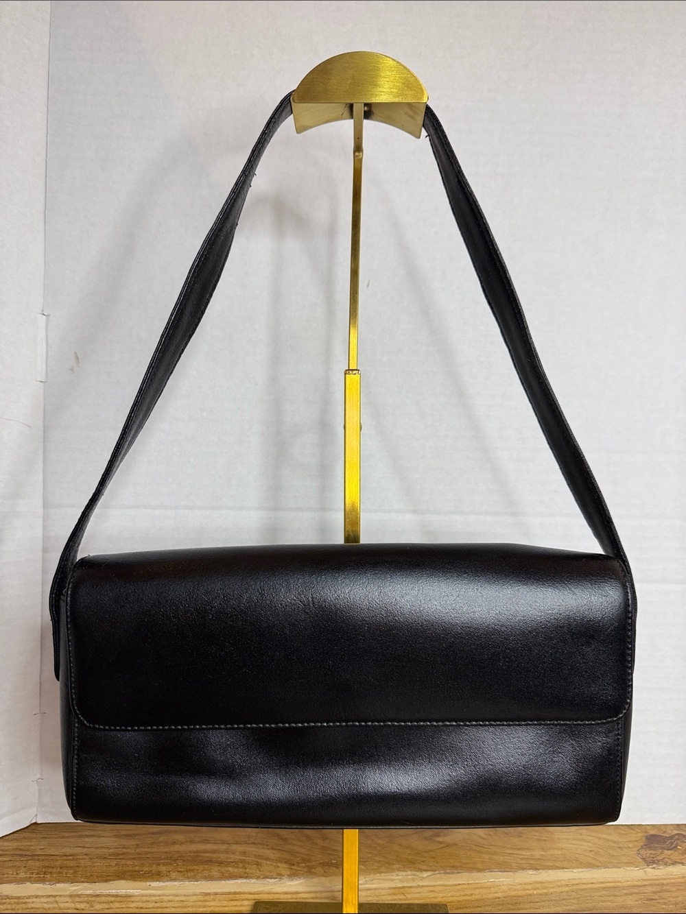 Eddie Bauer Black Genuine Leather Shoulder Bag Minimalist Shoulder Purse EUC